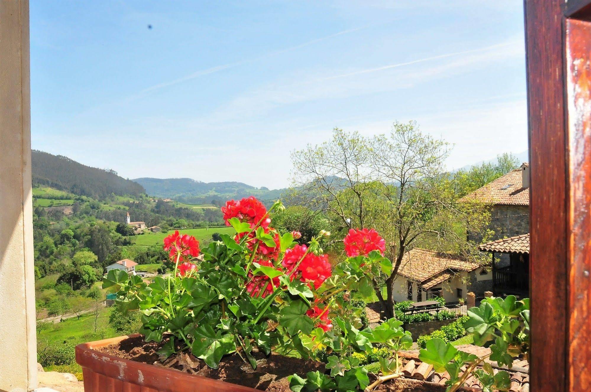 Casa Rural Llugaron I Vendégház Miravalles Kültér fotó